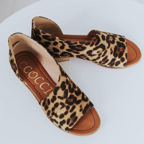 Leopard Flats / Sandals - Picture 2 of 2